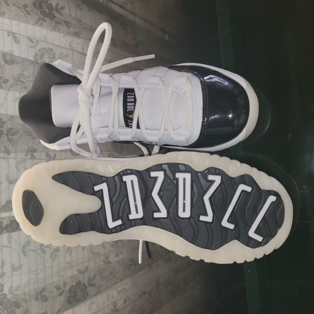Stylish Black and White Air Jordan 11